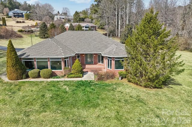 39 Beaumont Drive, Hendersonville, NC 28739