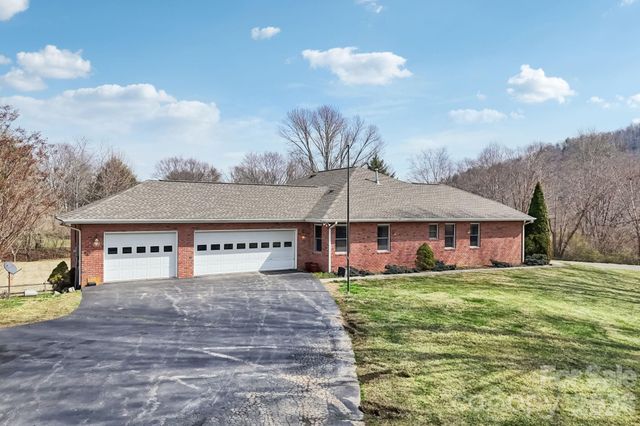 39 Beaumont Drive, Hendersonville, NC 28739