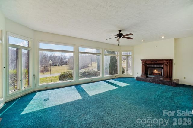 39 Beaumont Drive, Hendersonville, NC 28739