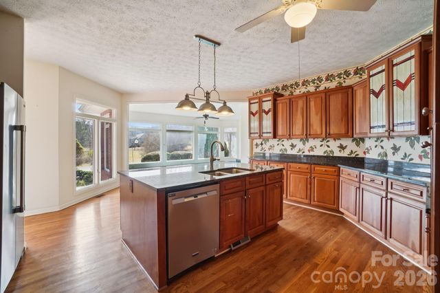 39 Beaumont Drive, Hendersonville, NC 28739