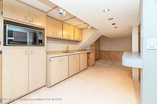 1510 Sand Point Drive, Lansing, MI 48917