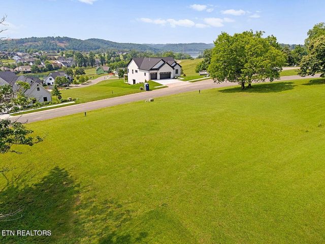 1740 Eagle Point Drive, Loudon, TN 37774