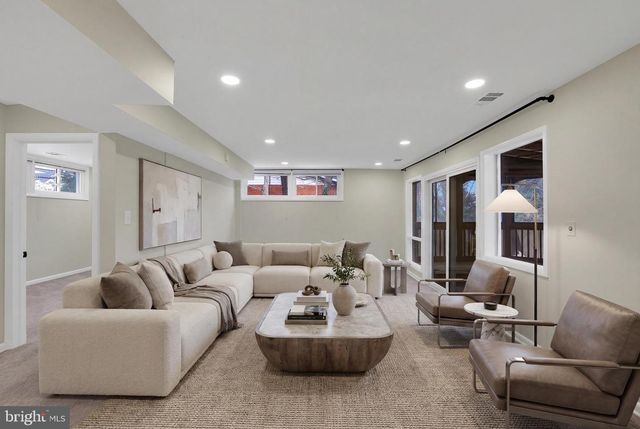 6718 OLD CHESTERBROOK RD, Mclean, VA 22101