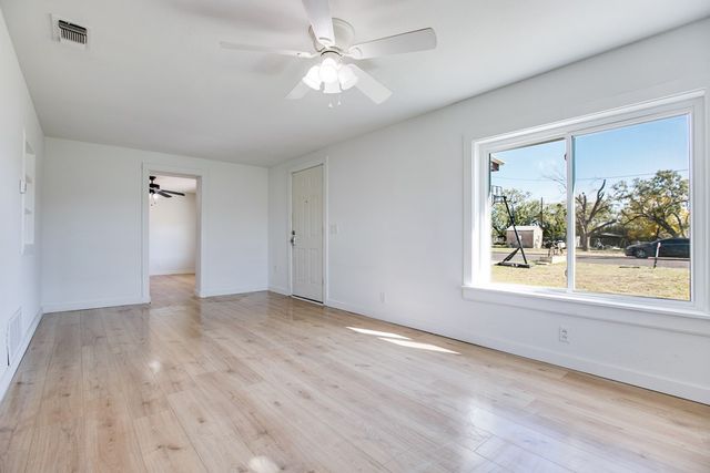 421 N Archer St, San Angelo, TX 76903