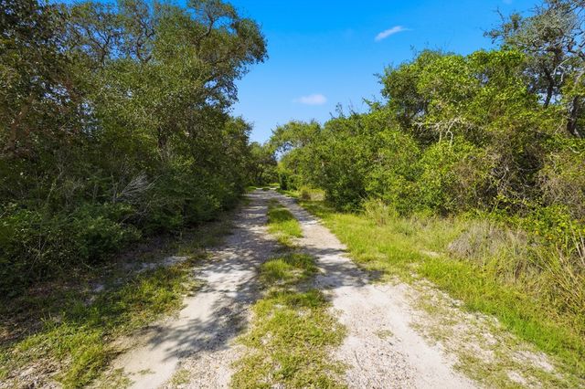 1003 Rowe St, Rockport, TX 78382