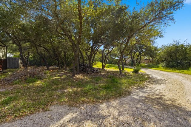 1003 Rowe St, Rockport, TX 78382