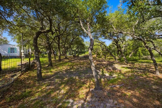 1003 Rowe St, Rockport, TX 78382