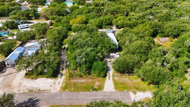 1003 Rowe St, Rockport, TX 78382