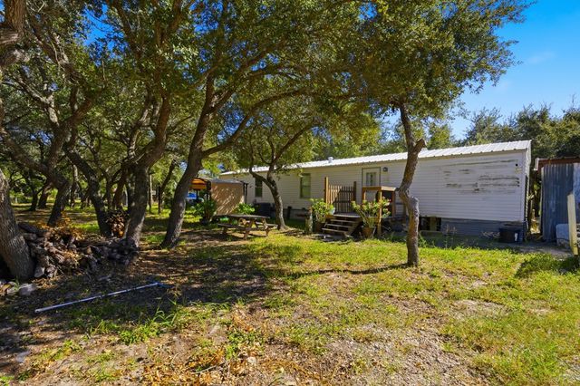 1003 Rowe St, Rockport, TX 78382