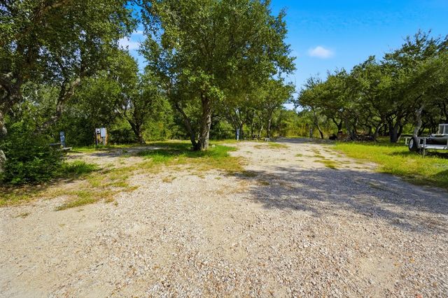 1003 Rowe St, Rockport, TX 78382