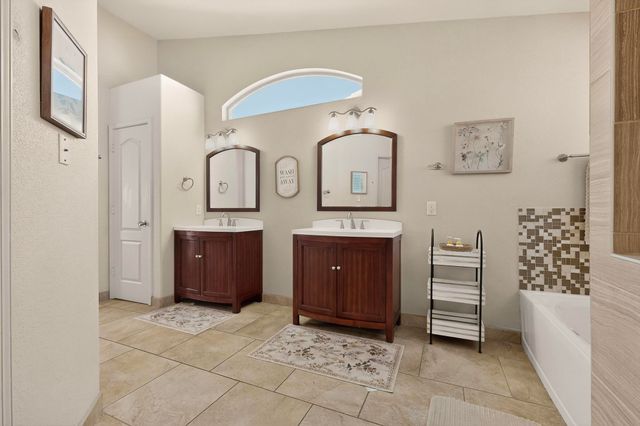 5925 Las Cadenas Road NW, Albuquerque, NM 87120