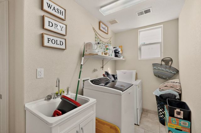 5925 Las Cadenas Road NW, Albuquerque, NM 87120