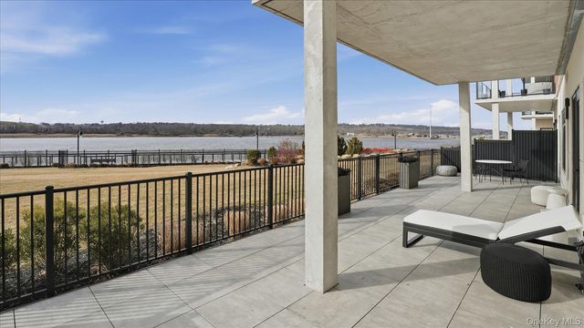 10 Shore Road 108, Glenwood Landing, NY 11547