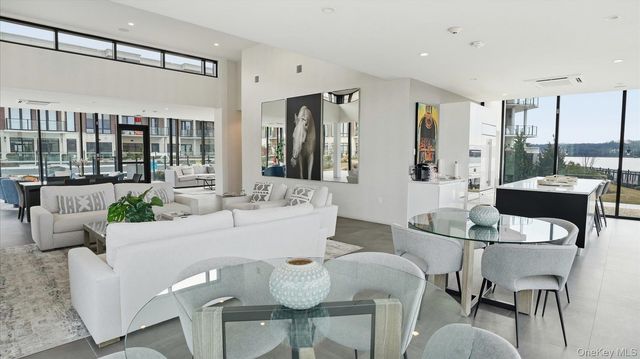 10 Shore Road 108, Glenwood Landing, NY 11547