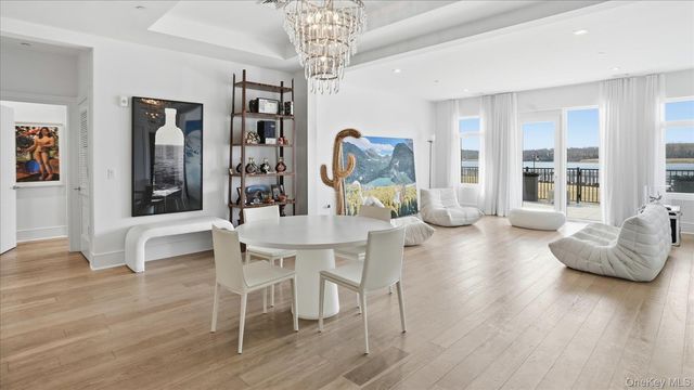 10 Shore Road 108, Glenwood Landing, NY 11547