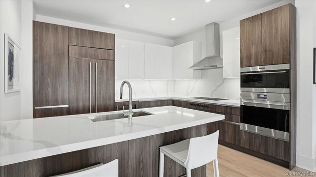 10 Shore Road 108, Glenwood Landing, NY 11547