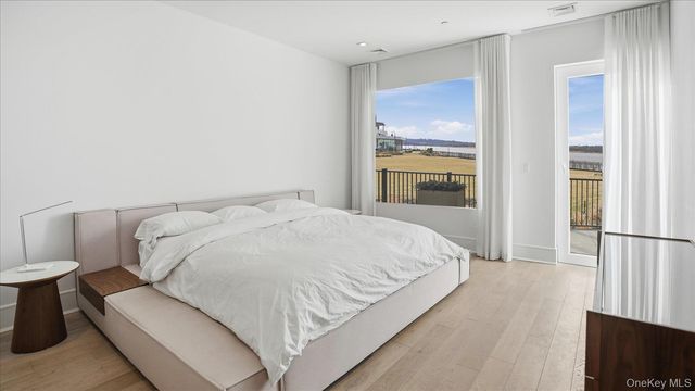 10 Shore Road 108, Glenwood Landing, NY 11547