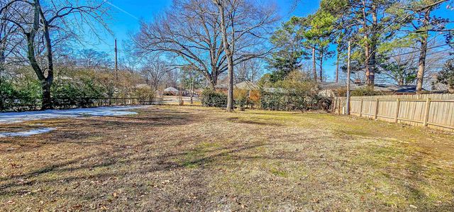 995 S WHITE STATION RD, Memphis, TN 38117