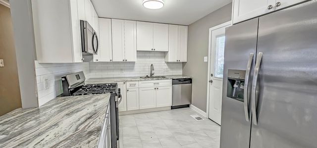 995 S WHITE STATION RD, Memphis, TN 38117