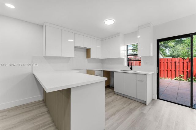 15430 SW 74th Cir Ct 506, Miami, FL 33193