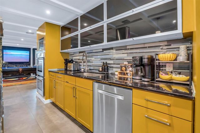 801 NW 24th St, Wilton Manors, FL 33311