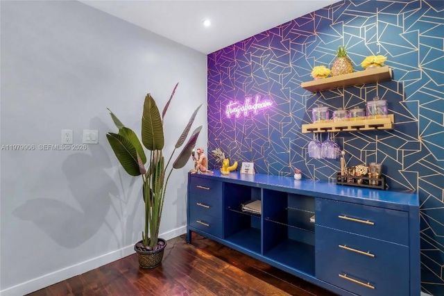 801 NW 24th St, Wilton Manors, FL 33311