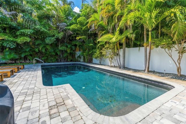 801 NW 24th St, Wilton Manors, FL 33311