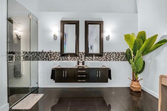 801 NW 24th St, Wilton Manors, FL 33311