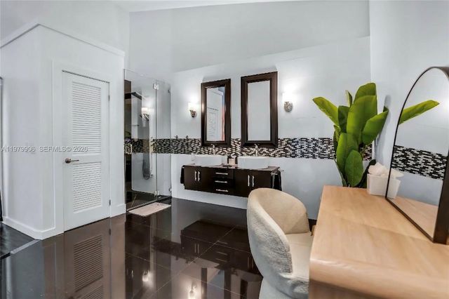 801 NW 24th St, Wilton Manors, FL 33311