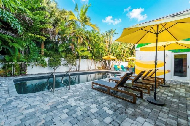 801 NW 24th St, Wilton Manors, FL 33311