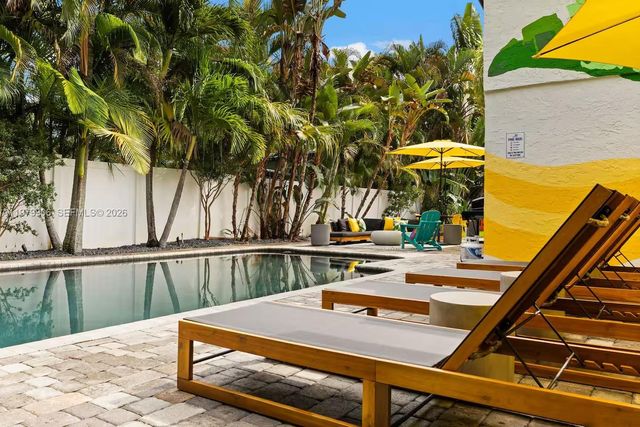 801 NW 24th St, Wilton Manors, FL 33311