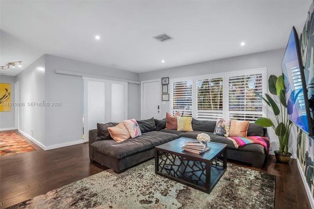 801 NW 24th St, Wilton Manors, FL 33311