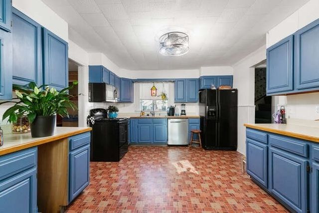 16 Hollingsworth St, Lynn, MA 01902