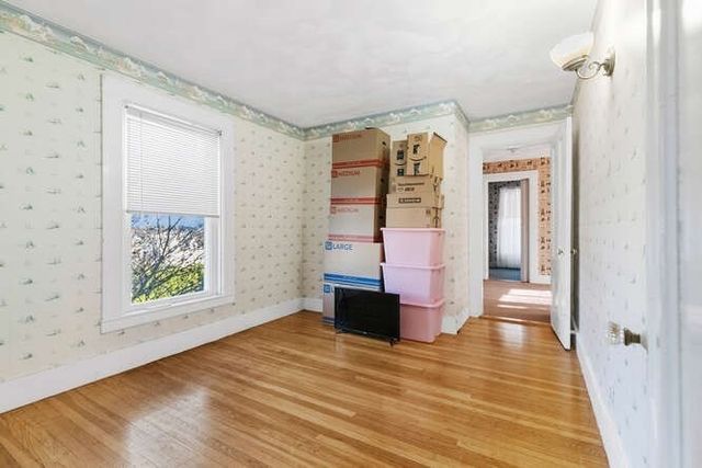 16 Hollingsworth St, Lynn, MA 01902