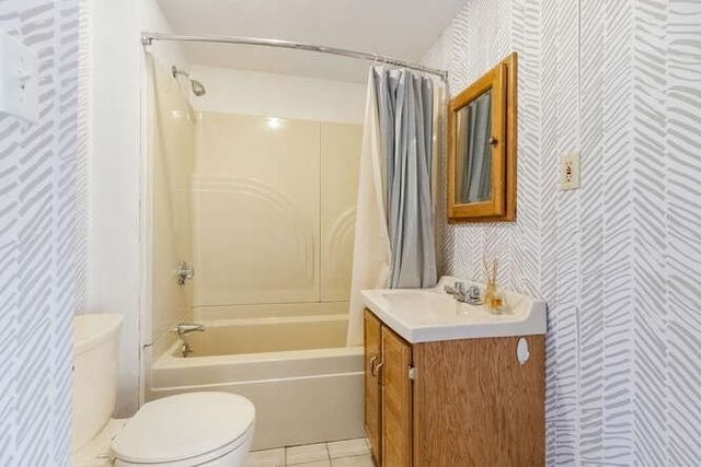 16 Hollingsworth St, Lynn, MA 01902