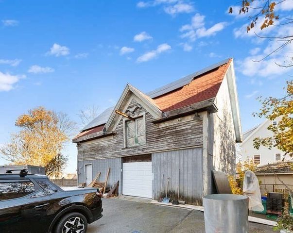 16 Hollingsworth St, Lynn, MA 01902