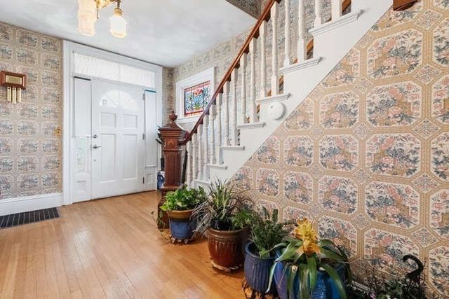 16 Hollingsworth St, Lynn, MA 01902