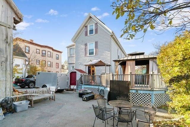 16 Hollingsworth St, Lynn, MA 01902