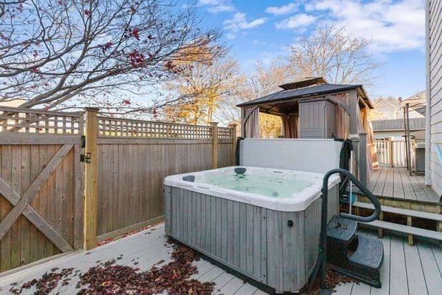 16 Hollingsworth St, Lynn, MA 01902