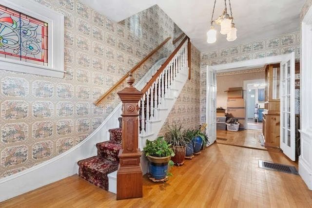 16 Hollingsworth St, Lynn, MA 01902