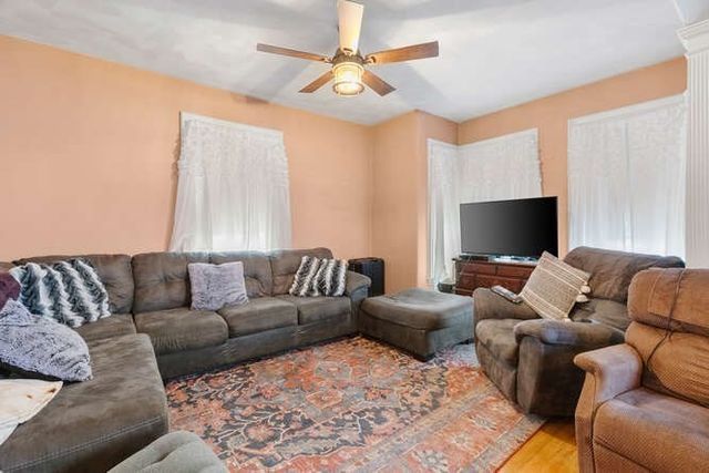 16 Hollingsworth St, Lynn, MA 01902