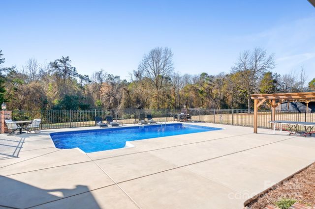 2391 Lee Lawing Road, Lincolnton, NC 28092