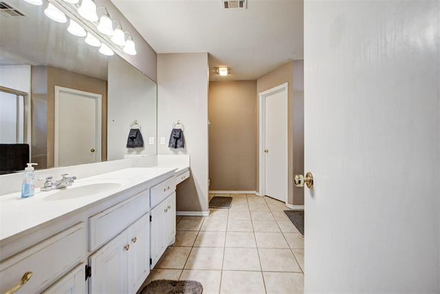 14704 Choctaw Trail, Choctaw, OK 73020