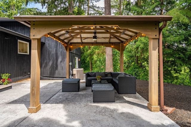 8521 Gold Way, Everett, WA 98208