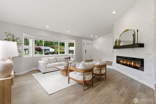 8521 Gold Way, Everett, WA 98208