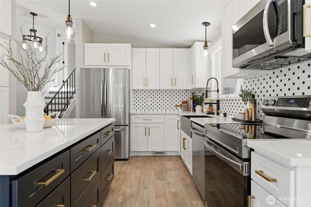 8521 Gold Way, Everett, WA 98208