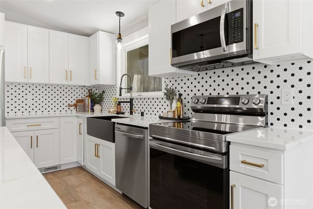 8521 Gold Way, Everett, WA 98208