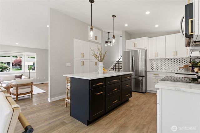 8521 Gold Way, Everett, WA 98208
