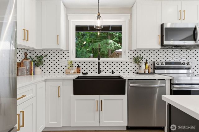 8521 Gold Way, Everett, WA 98208