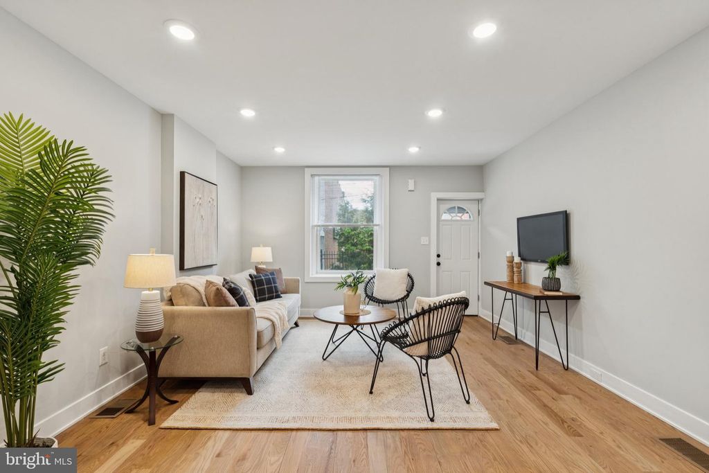 3867 MANOR ST, Philadelphia, PA 19128